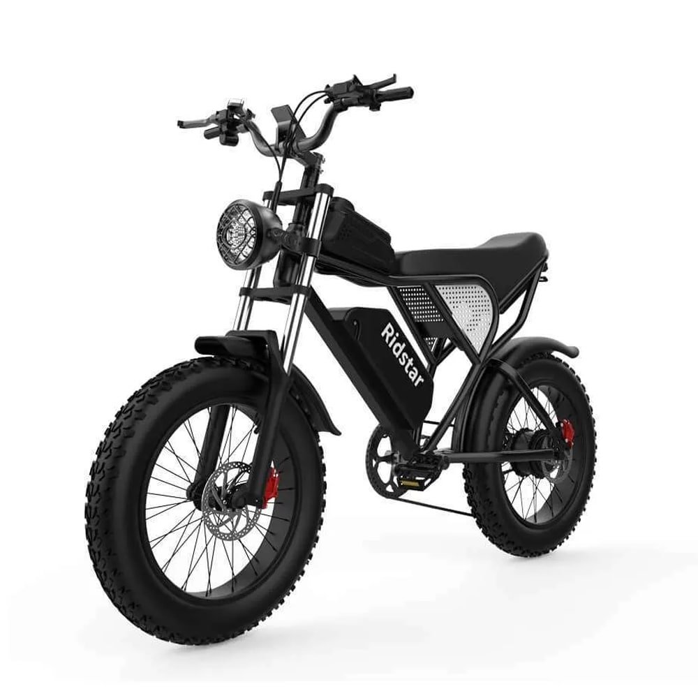 Position de conduite droite sur un vélo électrique fat tire de style moped